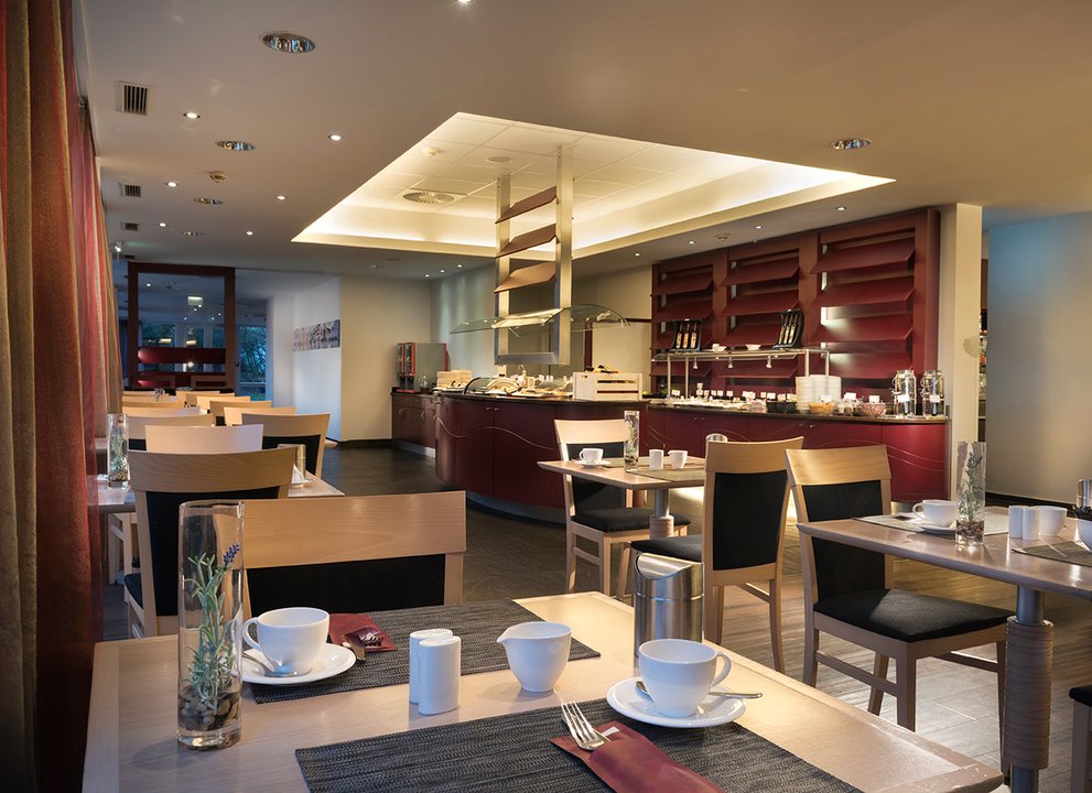 Mercure Hotel Düsseldorf Sued Breakfast room